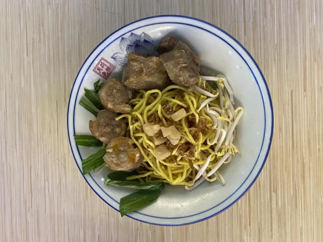 Homemade Pork Ribs Pig's Tails Noodles 自制排骨猪尾面