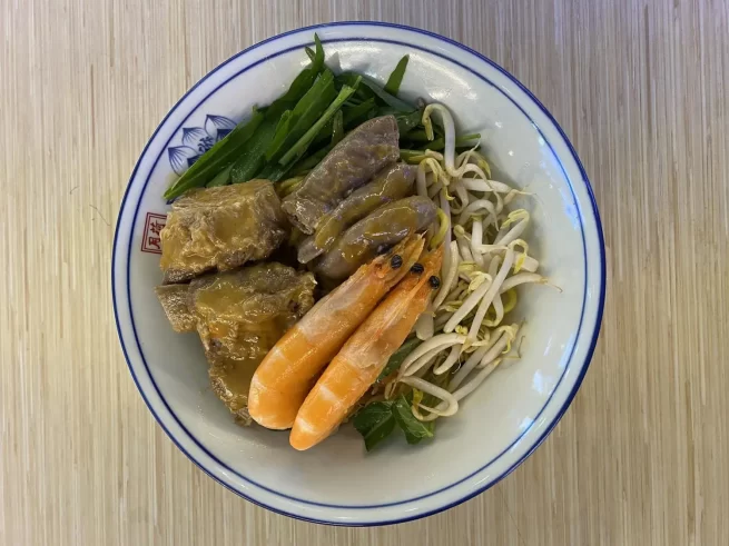 Homemade Pork Ribs Intestines Prawn Noodles 自制排骨粉肠虾面