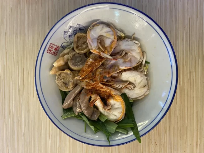 Abalone Clams Intestines Homemade Pig's Tails Big Ang Kar Prawn Noodles 鲍贝粉肠自制猪尾大红脚虾面
