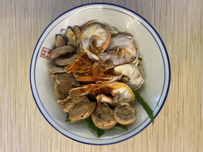 Homemade Pork Ribs Abalone Clams Intestines Pig's Tails Big Ang Kar Prawn Noodles  自制排骨鲍贝粉肠猪尾大红脚虾面